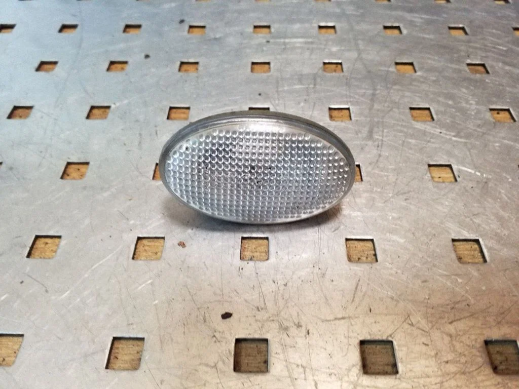 Front fender indicator light