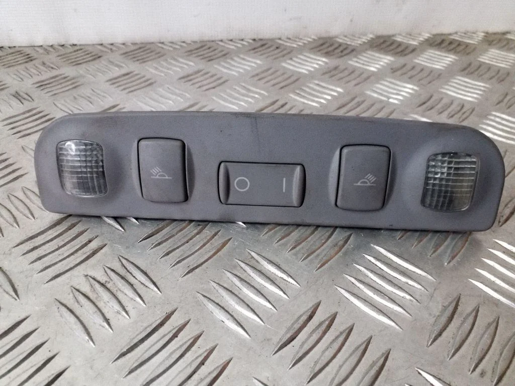 Rear seat light – Audi A4 S4 B5 8D (1999-2000)