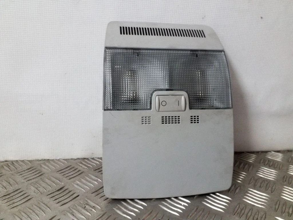 Front seat light 8P0947135D