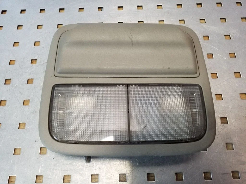 Esiistmete valgustustuli – Honda FR-V (2004-2009)