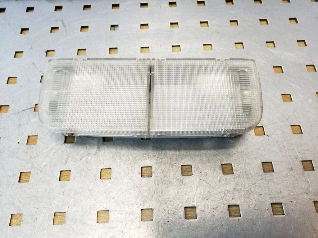 Esiistmete valgustustuli – Honda FR-V (2004-2009)