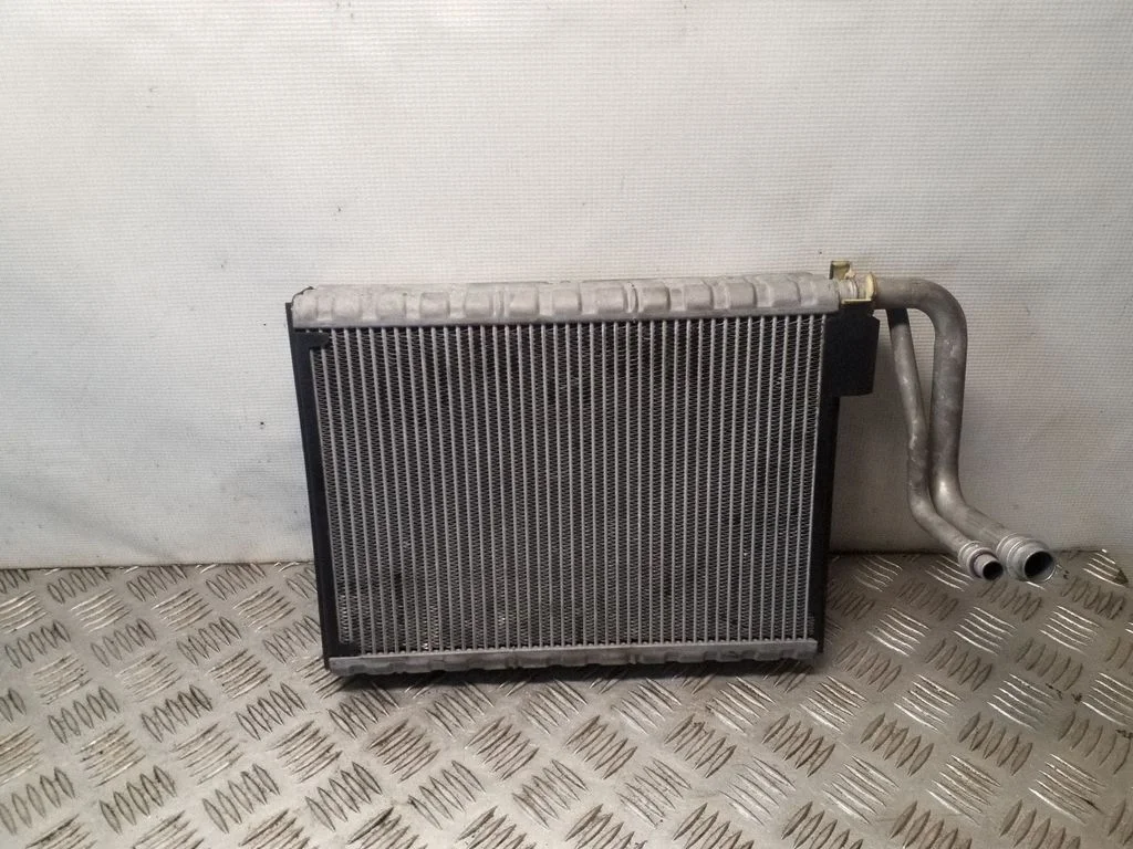Kliimaseadme radiaator (salongis) U7589002