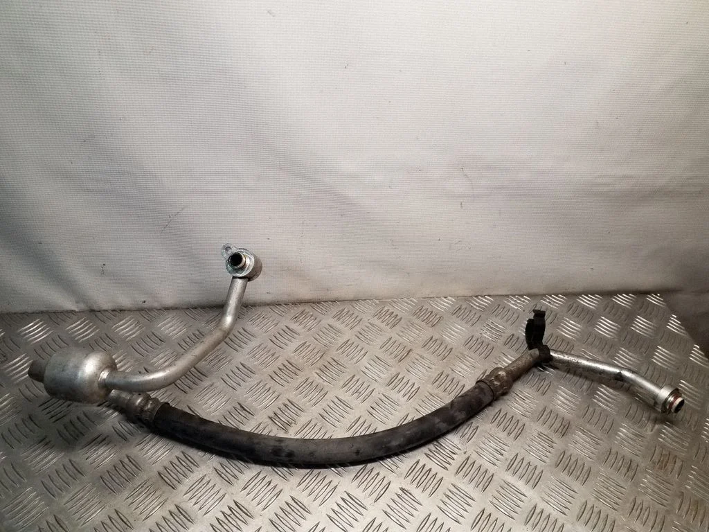 Air conditioning (A/C) pipe/hose