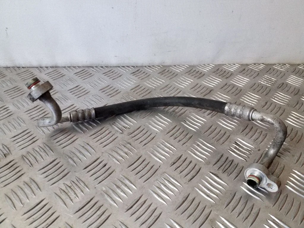 Air conditioning (A/C) pipe/hose