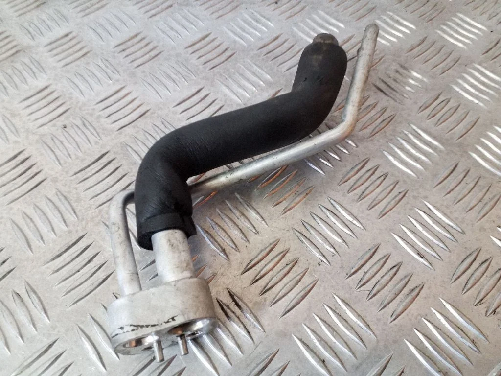 Air conditioning (A/C) pipe/hose
