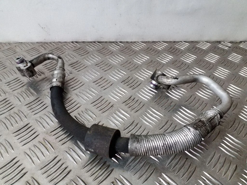 Air conditioning (A/C) pipe/hose