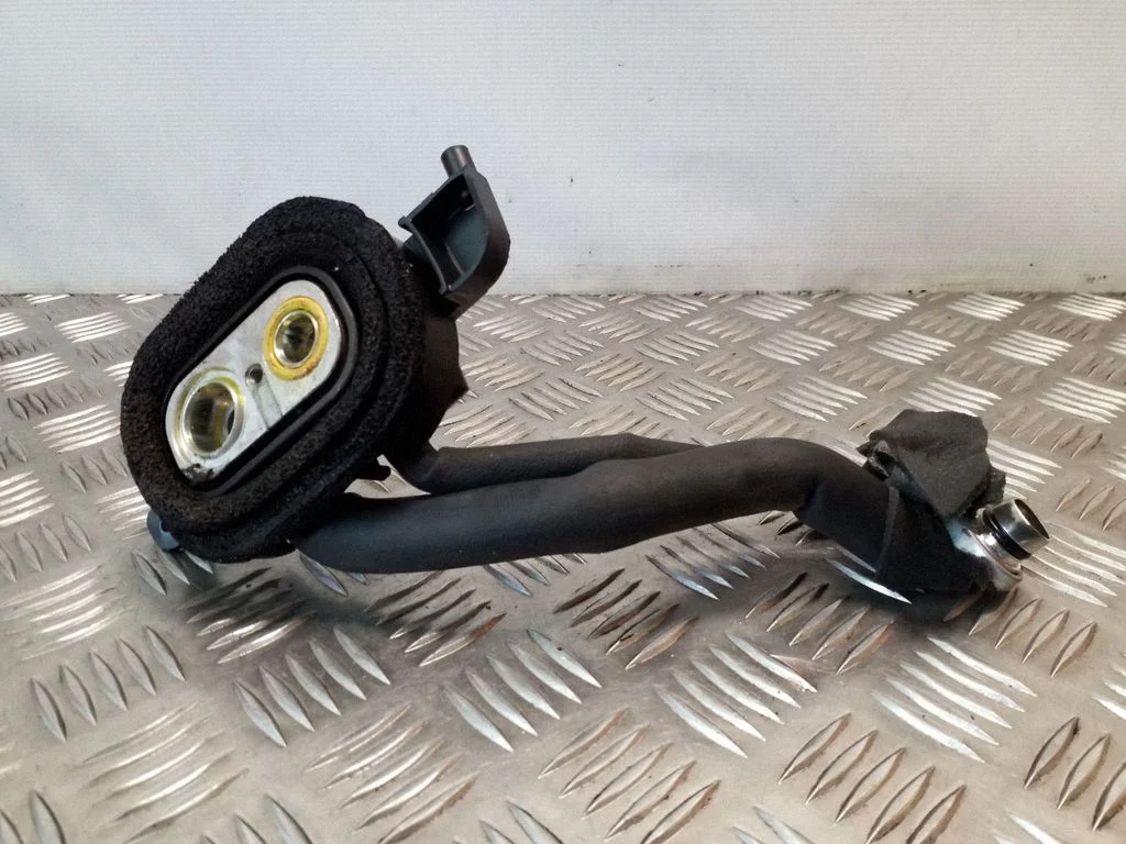 Air conditioning (A/C) pipe/hose