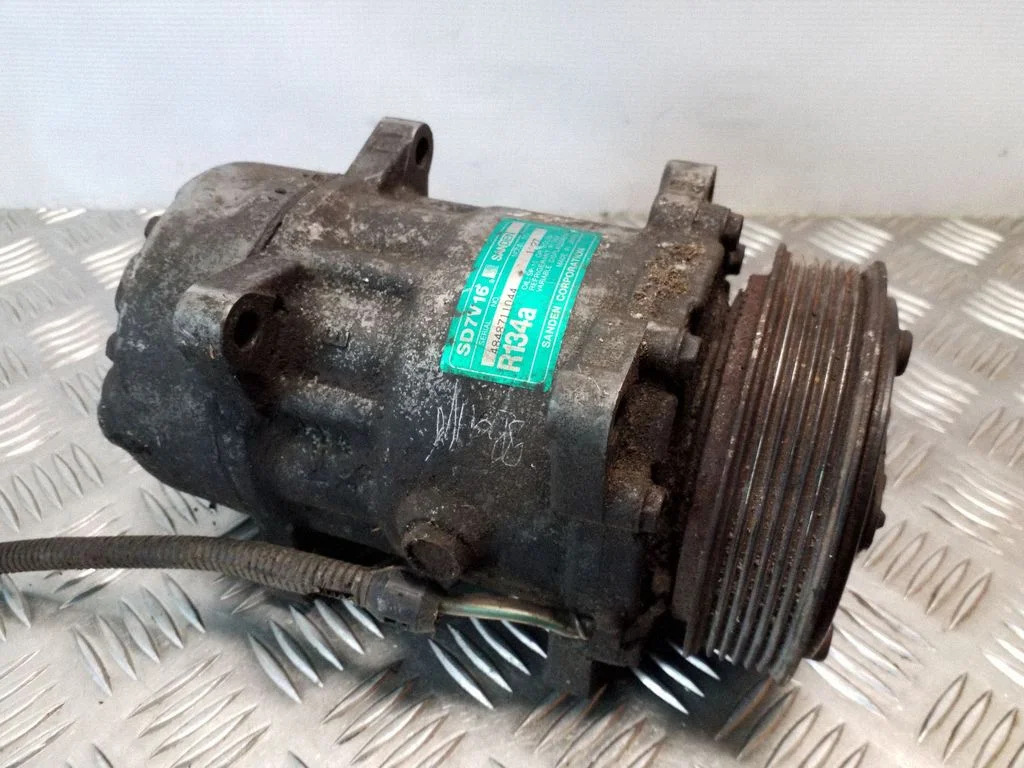 Sprężarka klimatyzacji SD7V16
