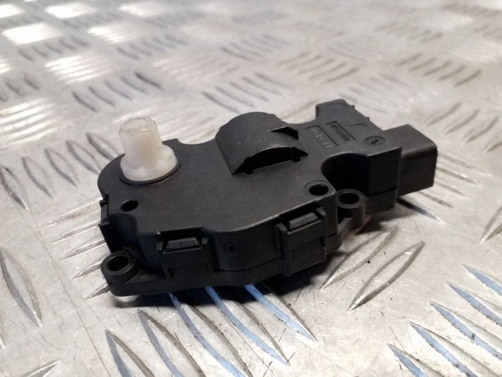 Gaisa aizvara motoriņš/aktuators K9749006