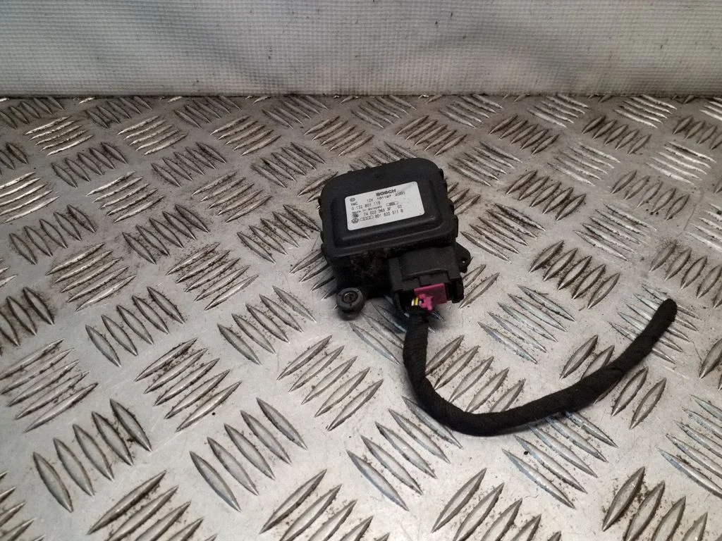Gaisa aizvara motoriņš/aktuators 8D1820511B