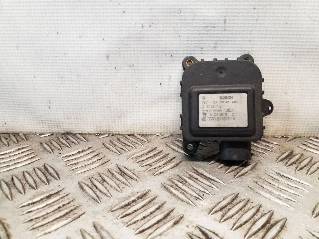 Gaisa aizvara motoriņš/aktuators 8D1820511B