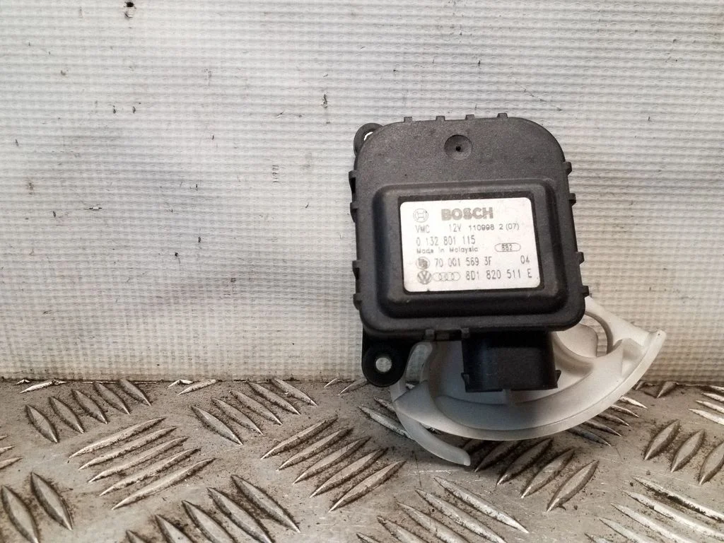 Gaisa aizvara motoriņš/aktuators 8D1820511E