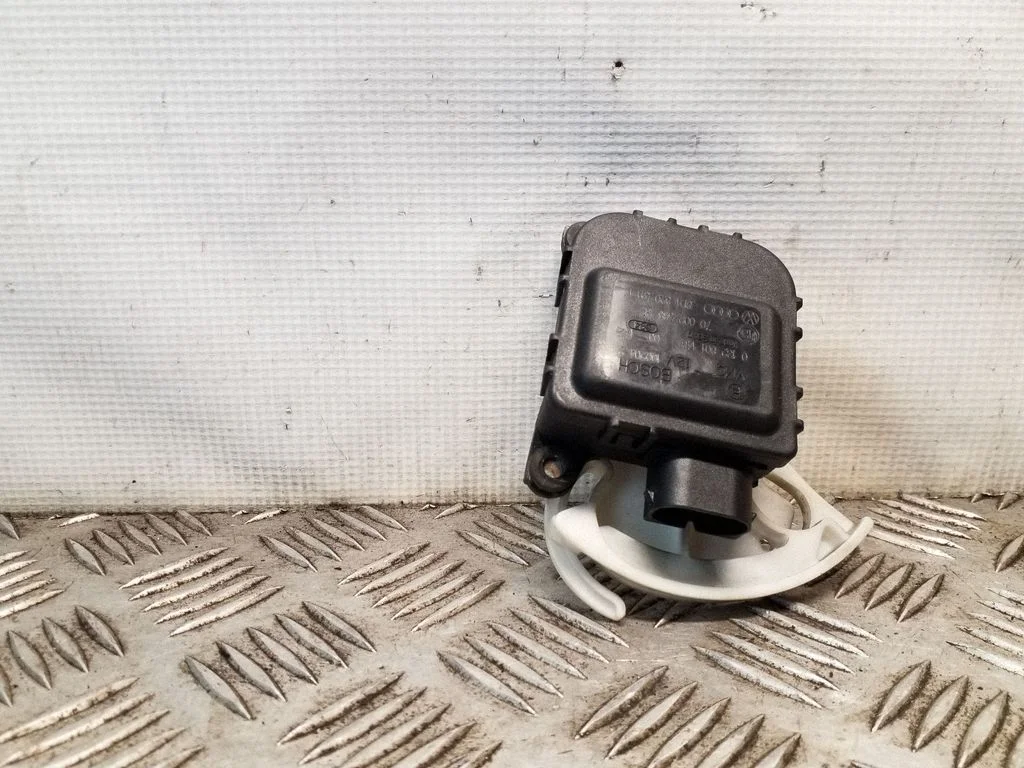 Gaisa aizvara motoriņš/aktuators 8D1820511E