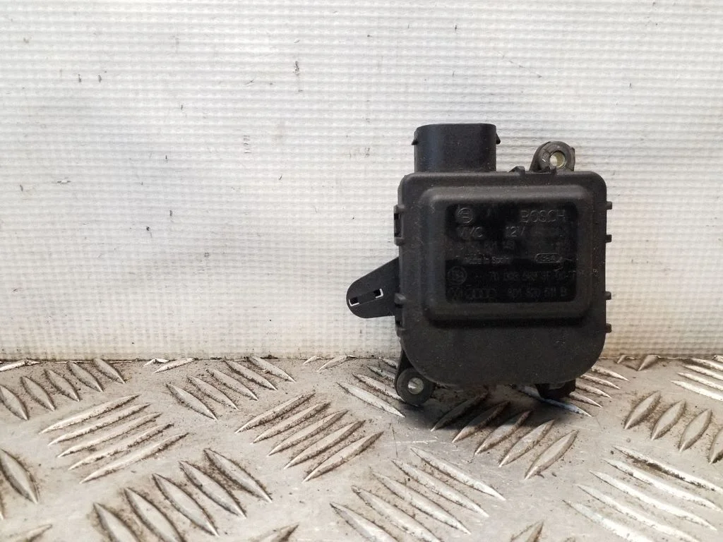 Gaisa aizvara motoriņš/aktuators 8D1820511B