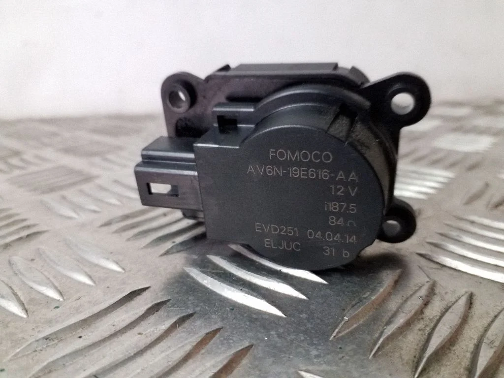 Air flap motor/actuator AV6N19E616AA