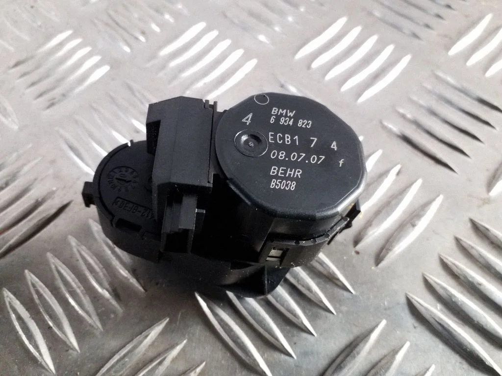 Air flap motor/actuator 6934823