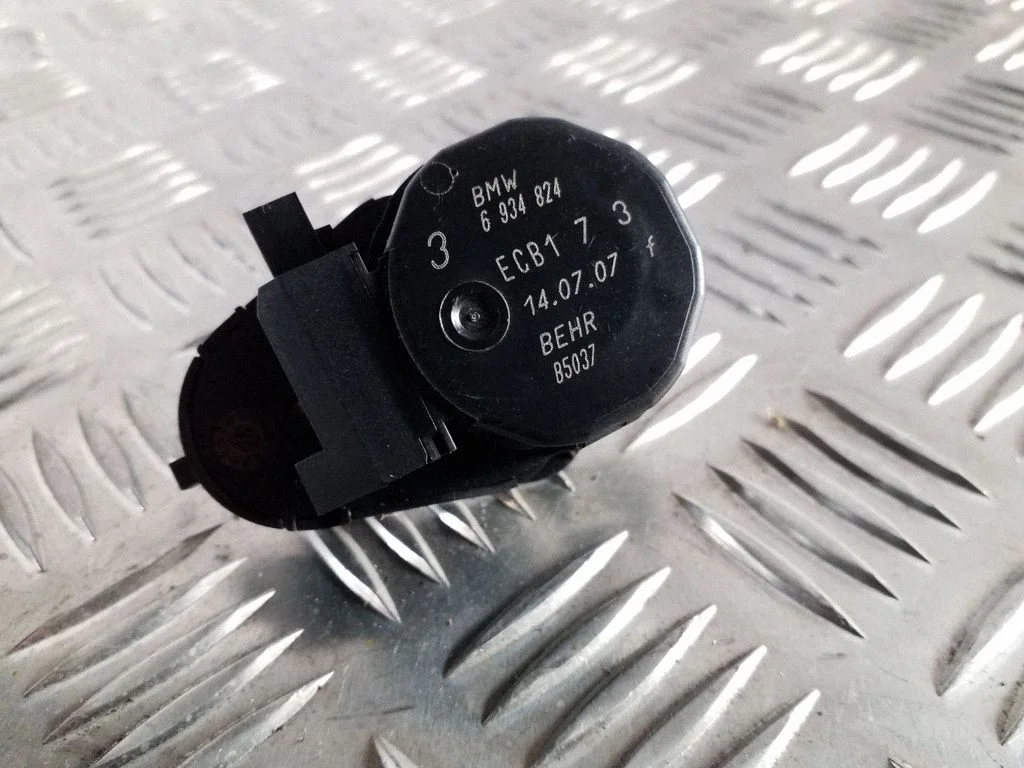 Air flap motor/actuator 6934824
