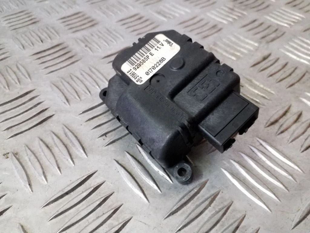 Gaisa aizvara motoriņš/aktuators 929585PE