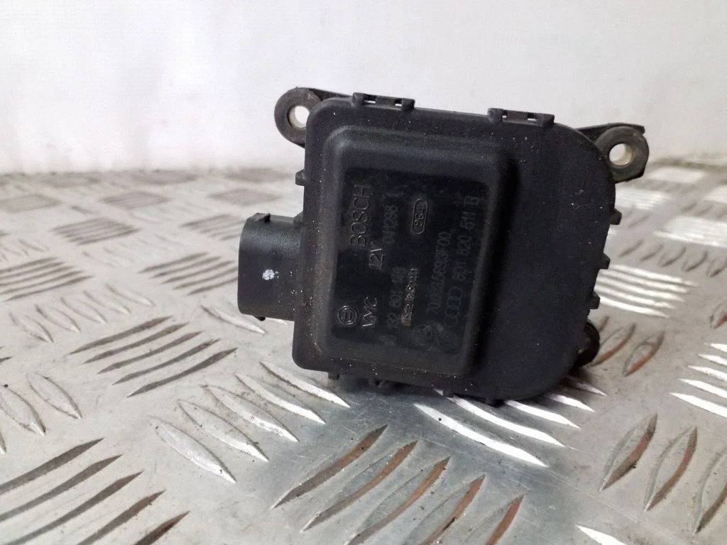 Gaisa aizvara motoriņš/aktuators 8D1820511B