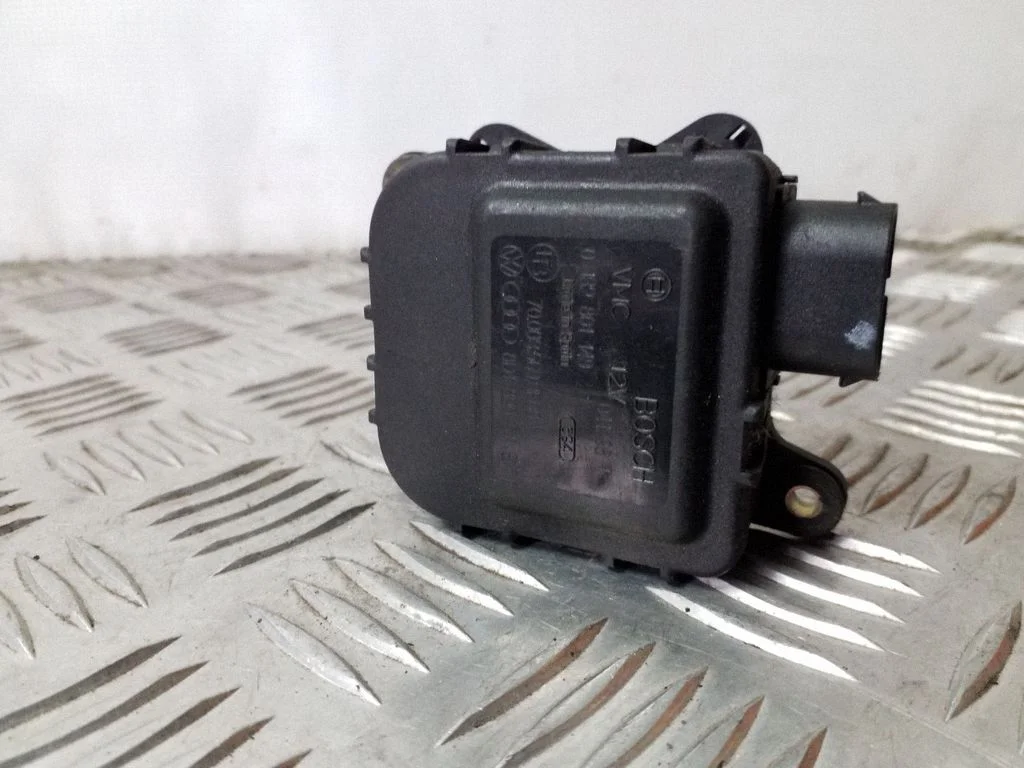 Gaisa aizvara motoriņš/aktuators 8D1820511B