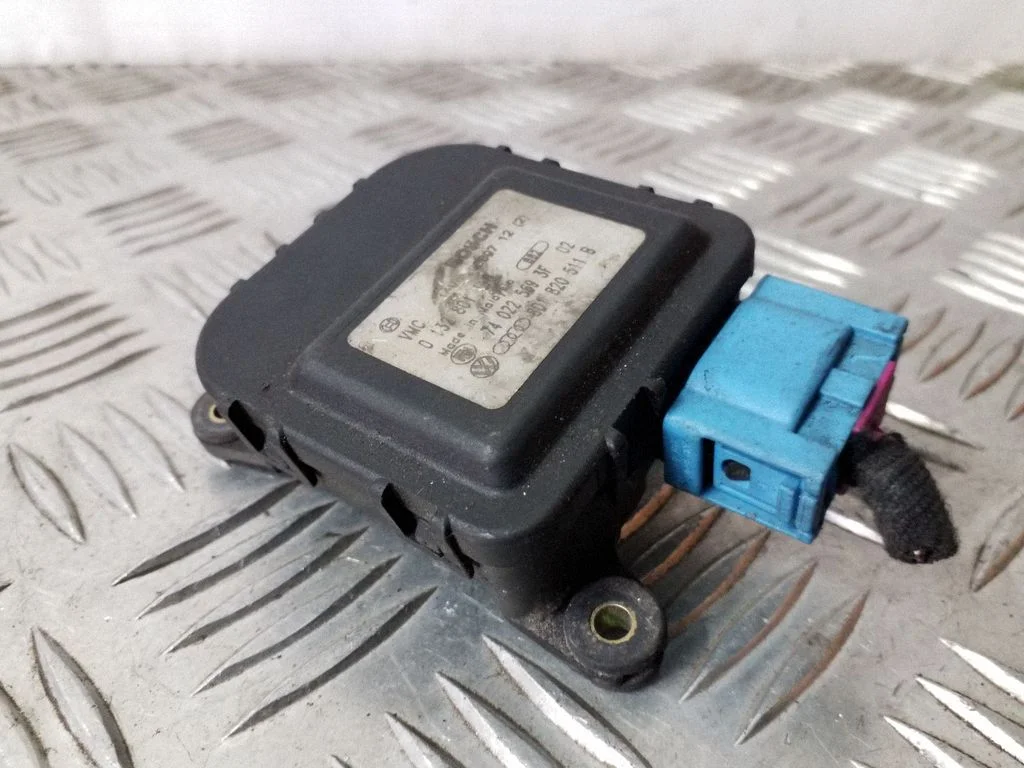 Gaisa aizvara motoriņš/aktuators 8D1820511B