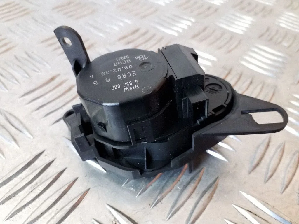 Air flap motor/actuator 6935086