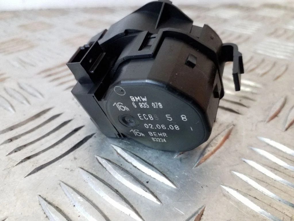 Air flap motor/actuator 6935079