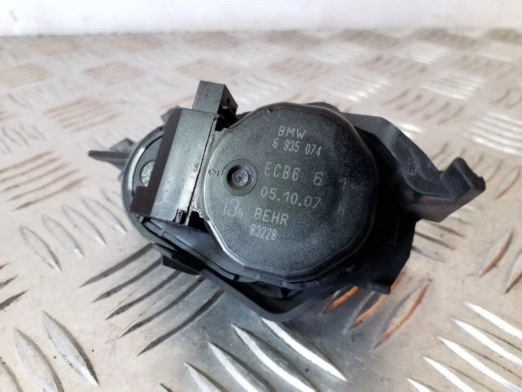 Air flap motor/actuator 6935074