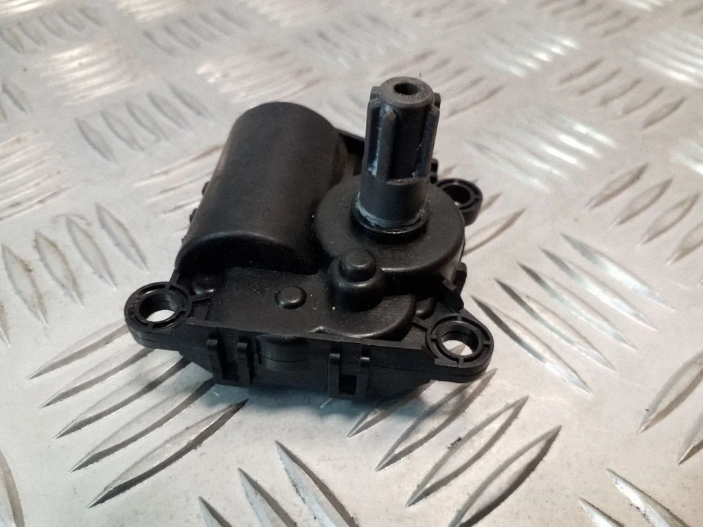 Silniczek klapki nawiewu D332JY9AA02