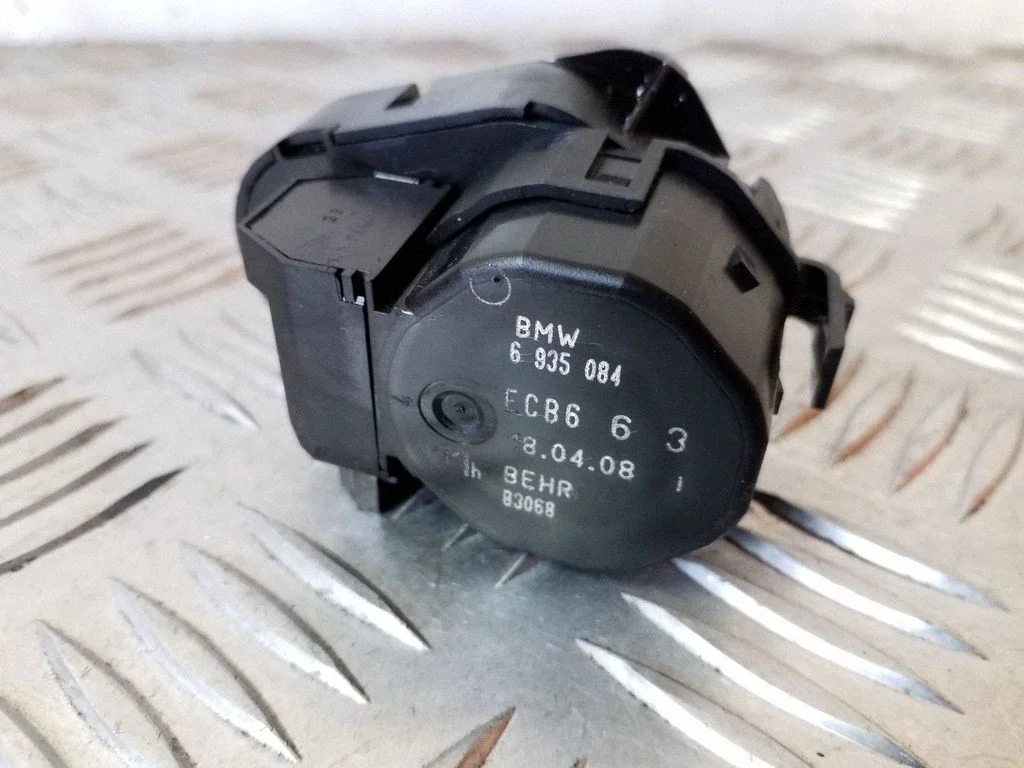 Air flap motor/actuator 6935084