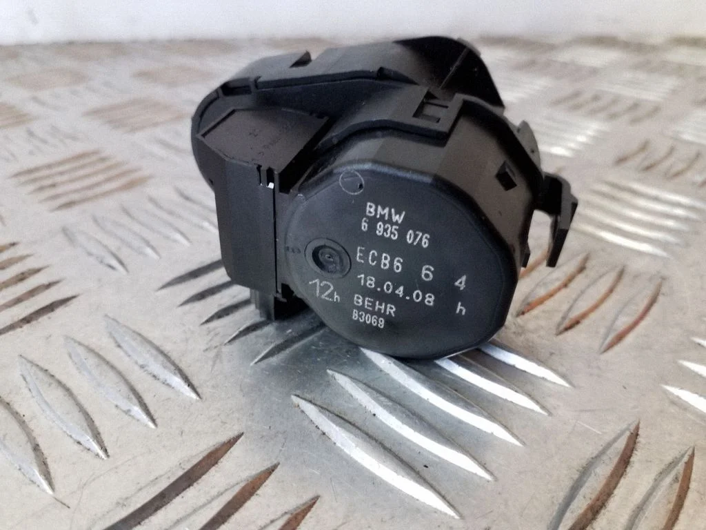 Air flap motor/actuator 6935076