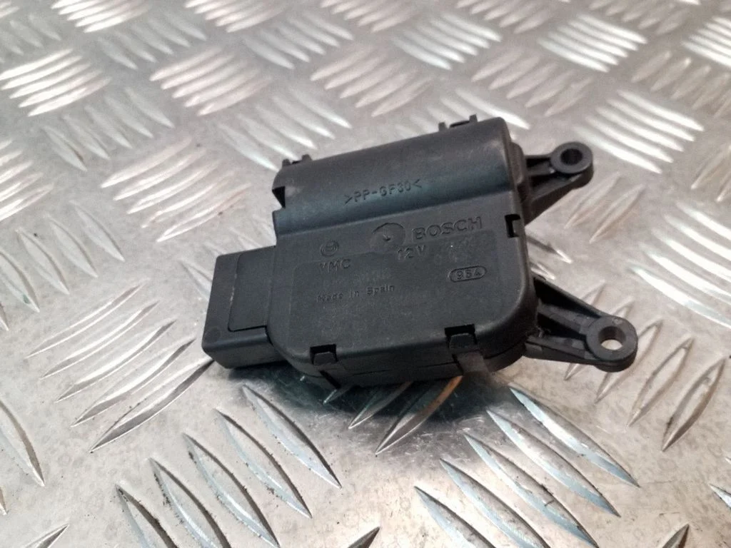Gaisa aizvara motoriņš/aktuators 8E1820511B