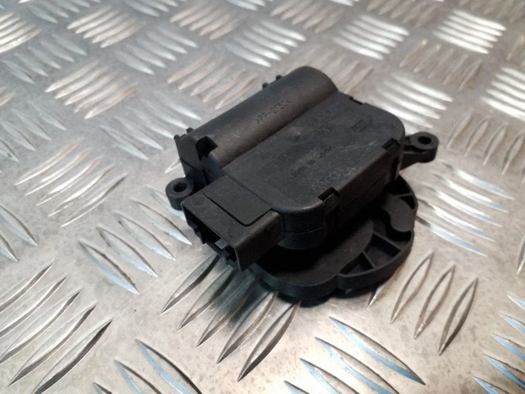 Gaisa aizvara motoriņš/aktuators 8E2820511C
