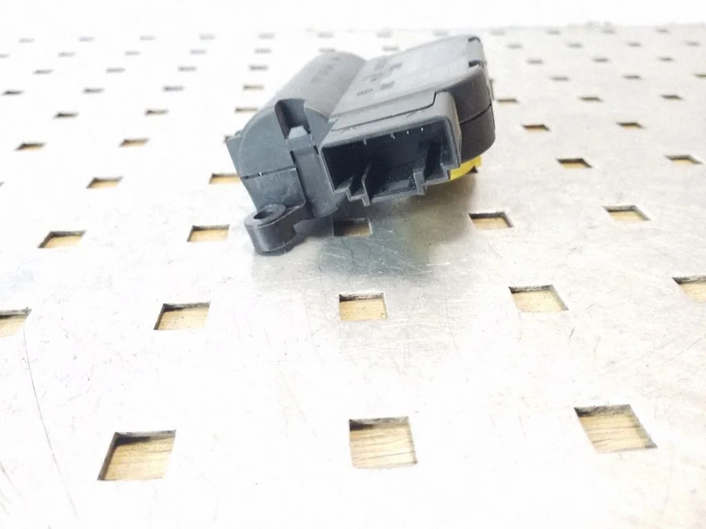 Air flap motor/actuator – Skoda Octavia Mk2 (1Z) (2004-2013)