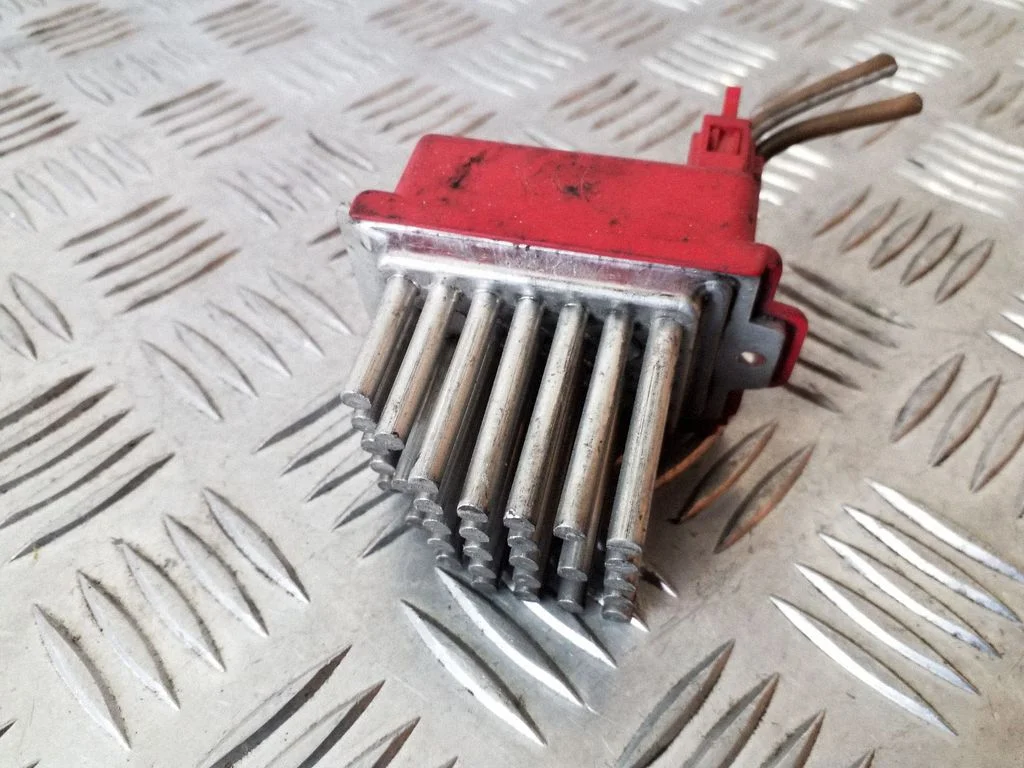 Krāsniņas ventilatora rezistors (reostats) 1J0907521