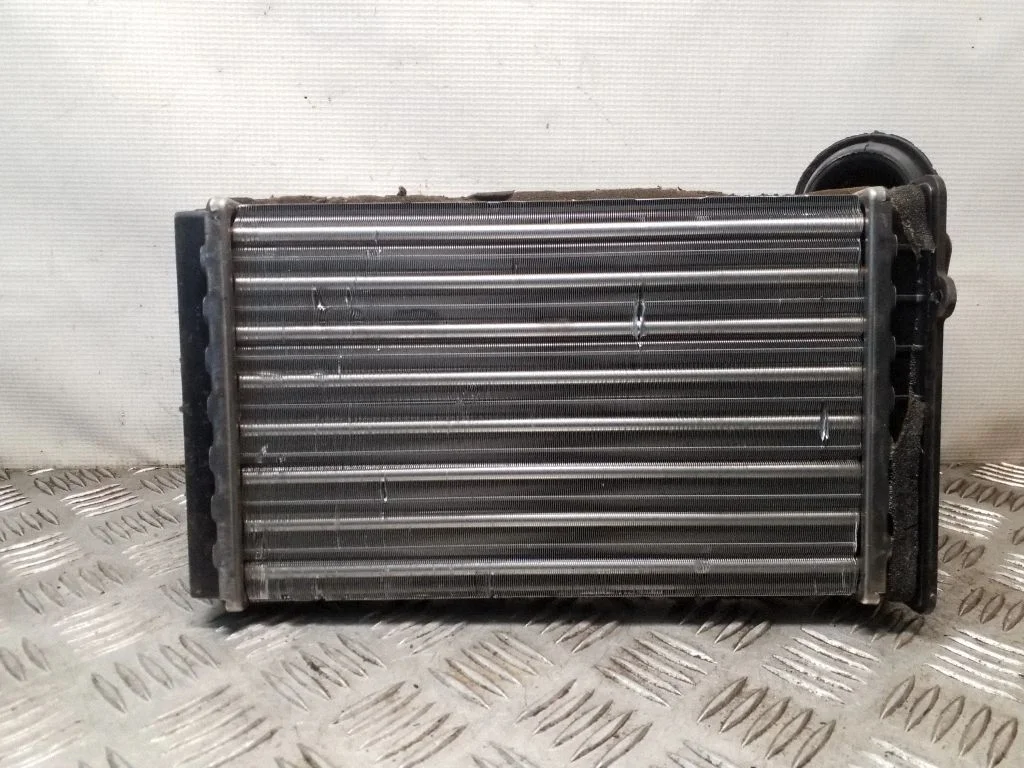 Krāsniņas radiators 8D1819031B