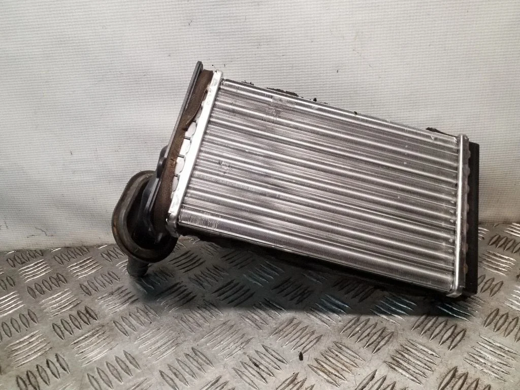 Krāsniņas radiators 8D1819031A
