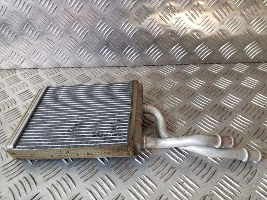 Salongi küttekeha radiaator – tagumine