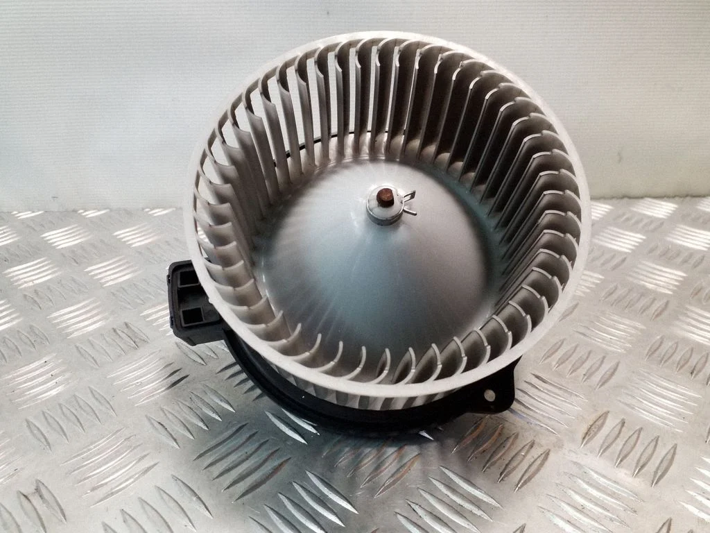 Heater fan/blower HB111DN8202