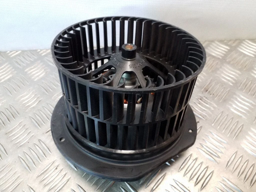 Krāsniņas ventilators/pūtējs 7M0819021