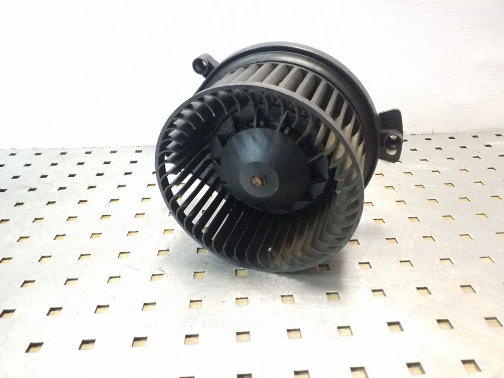 Salongipuhur 8E1820021E