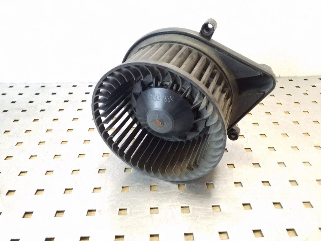 Krāsniņas ventilators/pūtējs 8E1820021E
