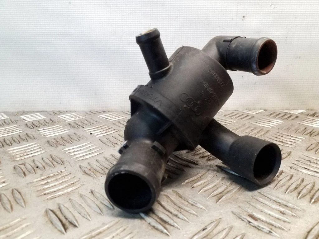 Termostat / obudowa termostatu – Skoda Superb B8 (3V) (2015-2024)
