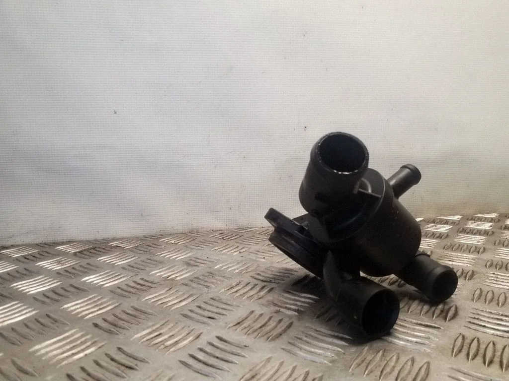 Thermostat/thermostat housing 03L121111AE