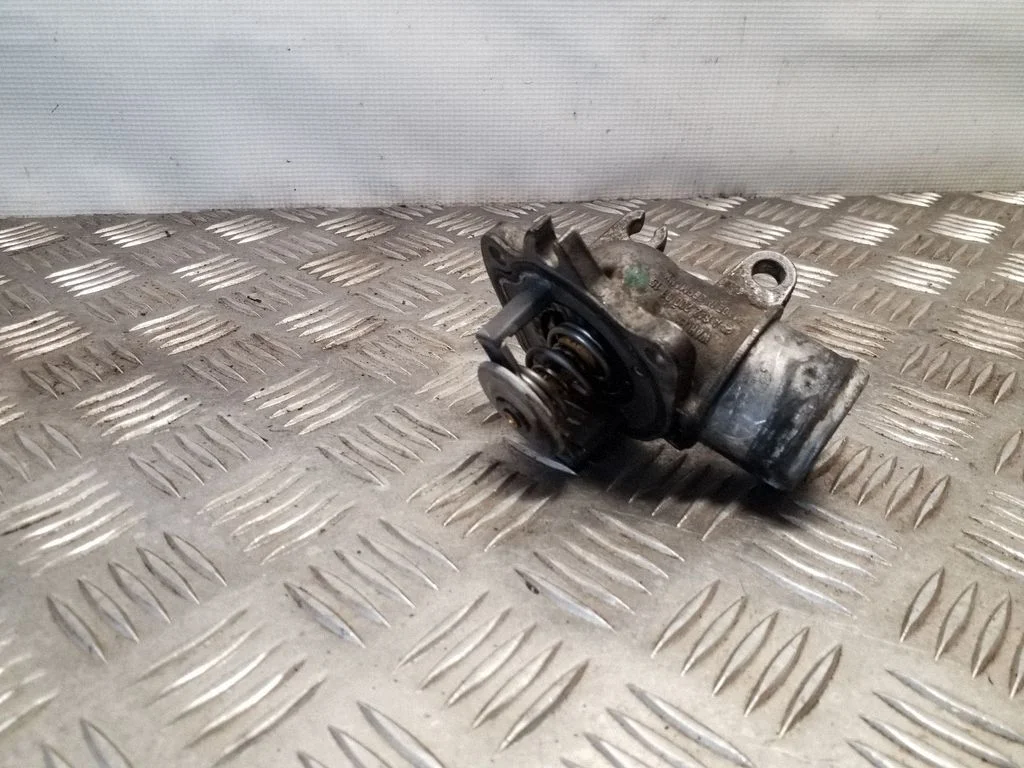 Termostat / obudowa termostatu A6422000315