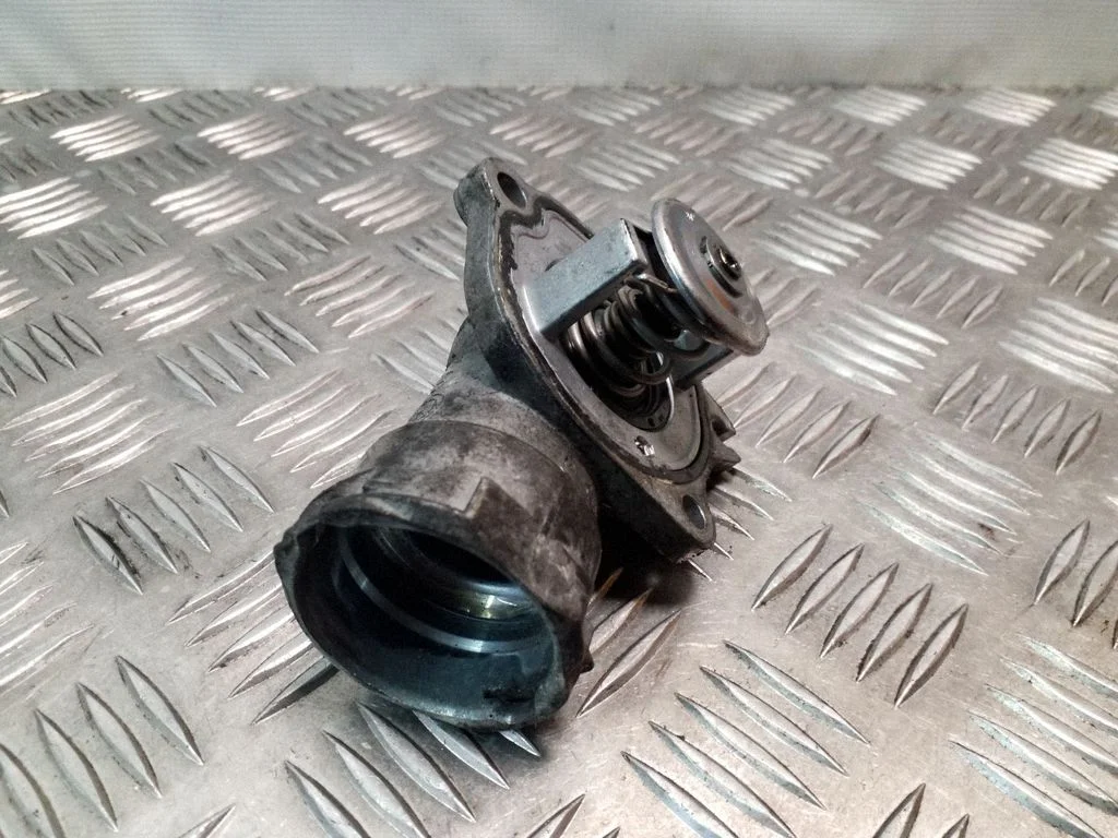 Thermostat/thermostat housing A6422000215