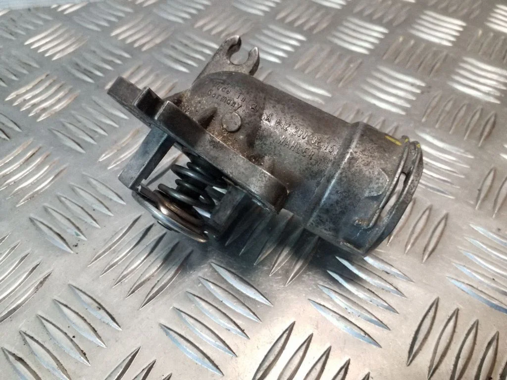 Termostat / obudowa termostatu A6422000215