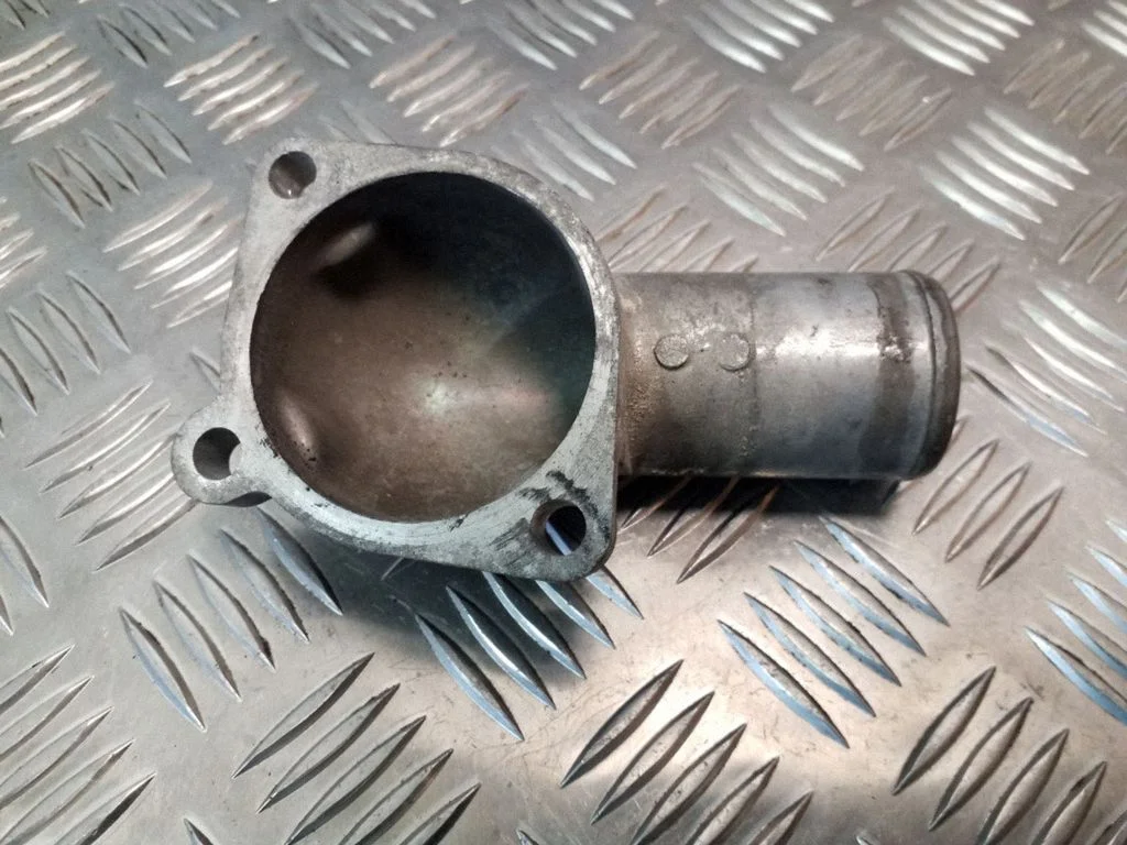 Termostaat / termostaadi korpus – Saab 9-5 (1998-2005)
