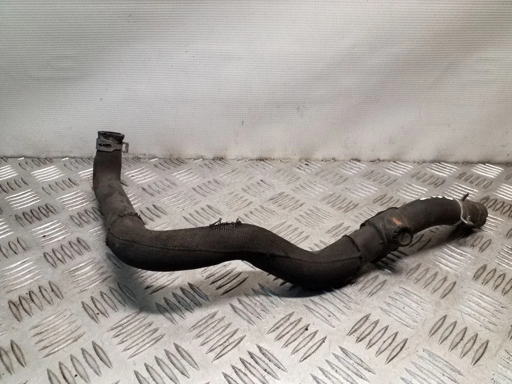 Engine coolant pipe/hose