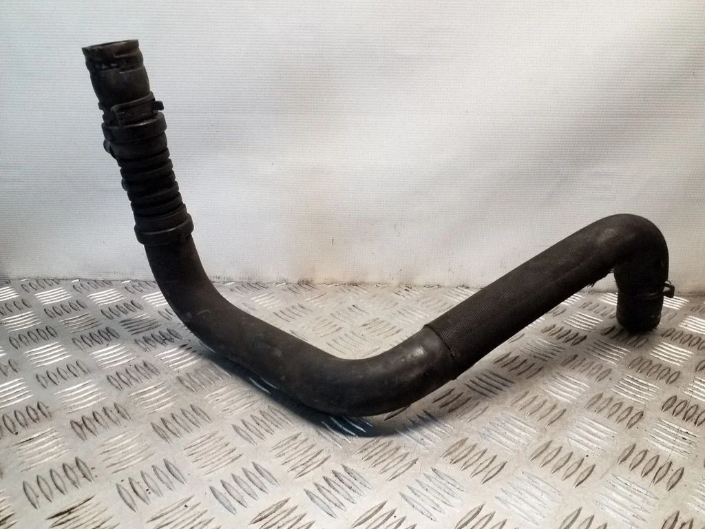 Engine coolant pipe/hose